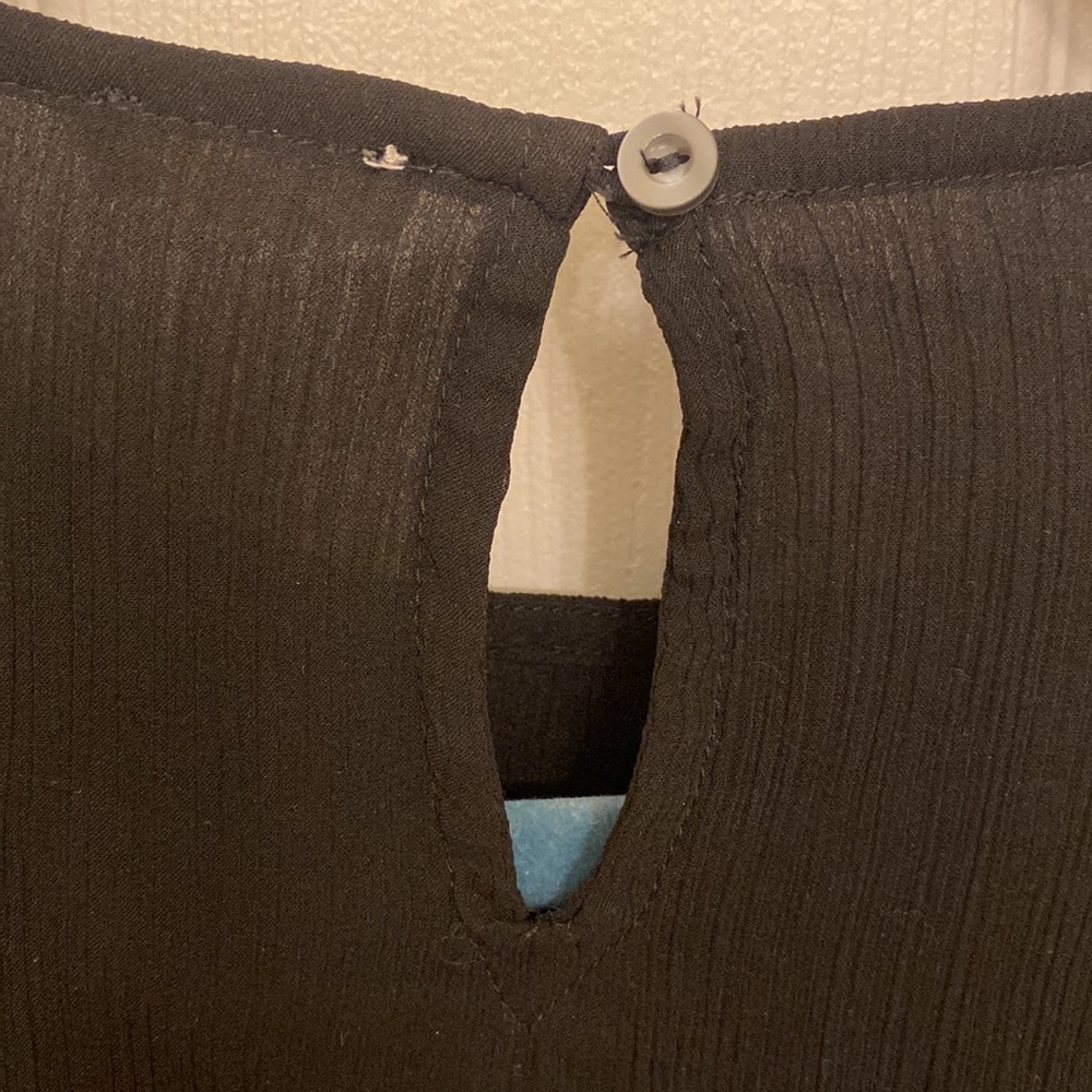 Hollister Cold Shoulder Top - Picture 8 of 9